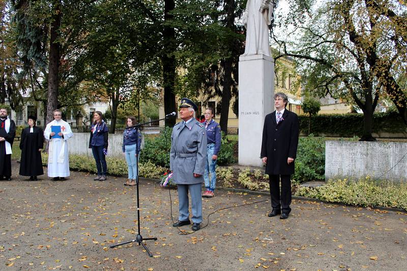 Pietní akt, proslovy a vysazení Stromu svobody připomněly v Nymburce 100 let od vzniku republiky.