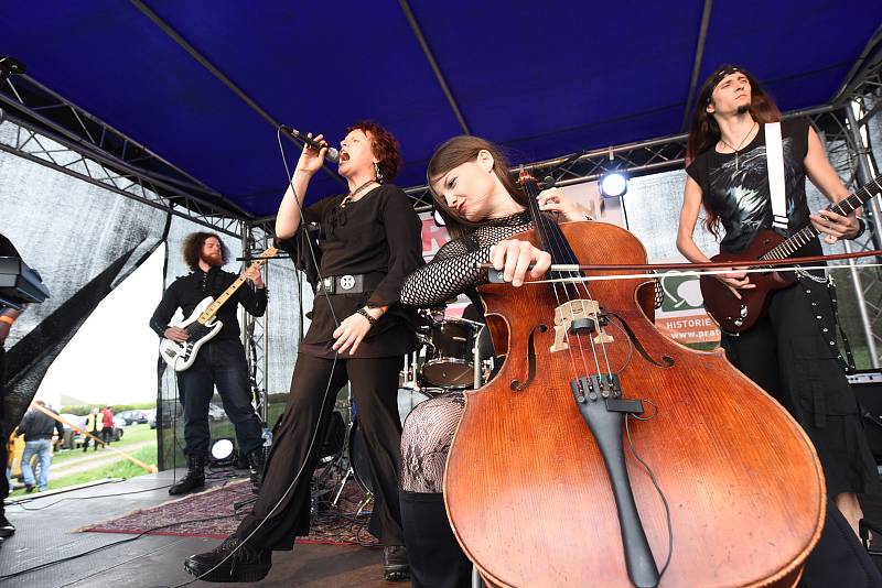 Na druhém ročníku hudebního Kouty fest u Poděbrad vystoupilo dvanáct kapel.