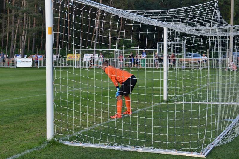 Z fotbalového utkání divize Ostrá - Kolín (0:0, pen. 7:8)