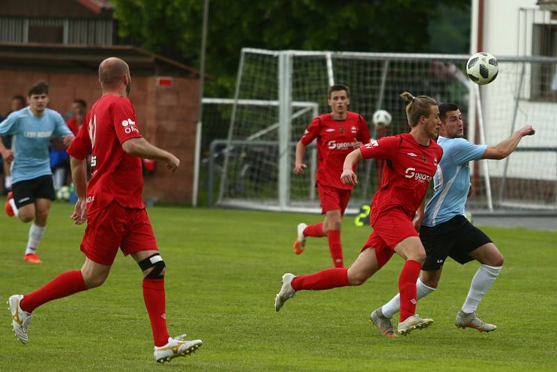 Fotbalové utkání mezi Sokolčí a Velimí se hrálo v neděli 30. května.