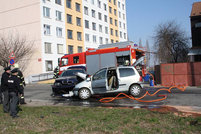 Nehoda ve Zbožské ulici, pri níž hořelo auto