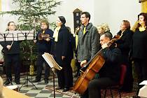 Vánoční koncert sledoval zaplněný kostel ve Velenicích.