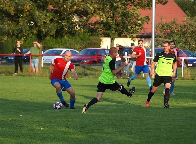 Z fotbalového utkání I.B třídy Pátek - Městec Králové (3:0)