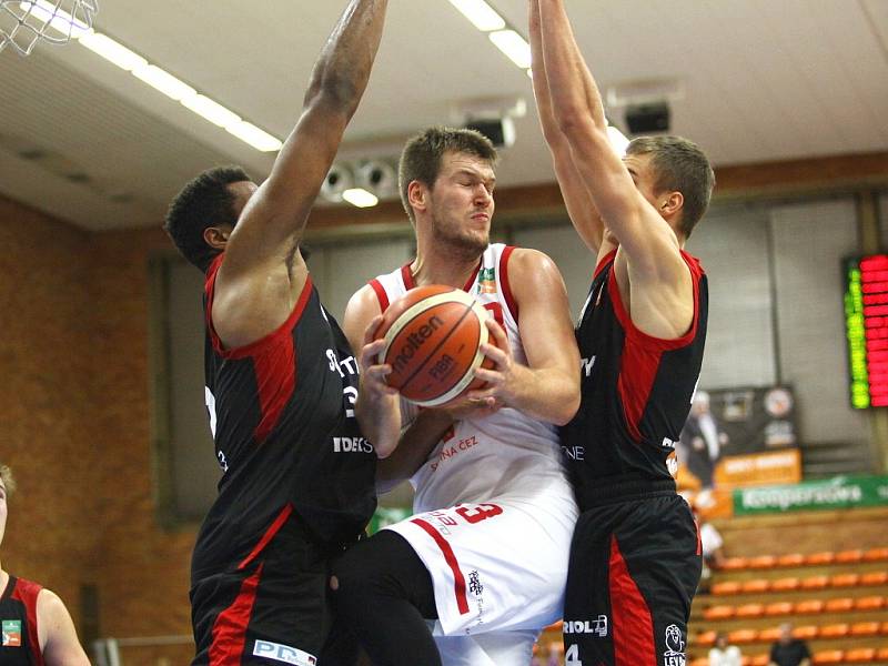 Z basketbalového utkání Kooperativa NBL Nymburk - Svitavy (98:76)