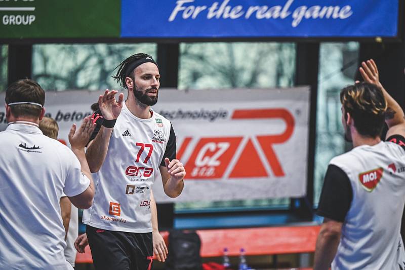 Z basketbalového utkání Kooperativa NBL USK Praha - Nymburk (80:85)