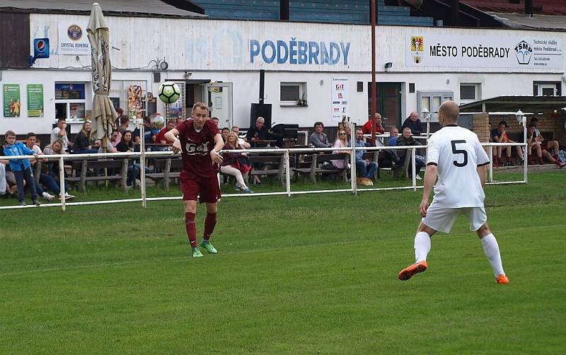 Z fotbalového utkání okresního přeboru Bohemia Poděbrady B - Jíkev (0:1)