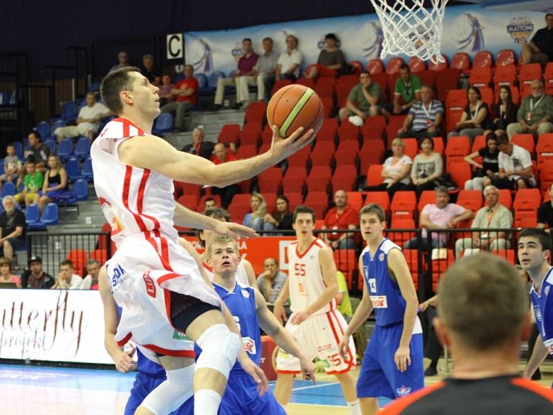 Z basketbalového utkání play off Mattoni NBL Nymburk - USK Praha