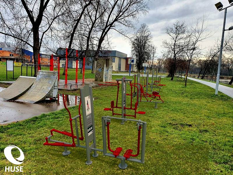 V Nymburce usilují o Dog park, v Poděbradech o workoutové hřiště u Labe. Foto a vizualizace: archivy měst
