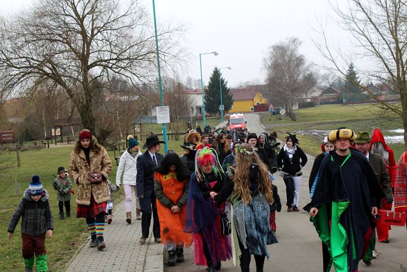 Masopustní průvod prošel Dobšicemi.