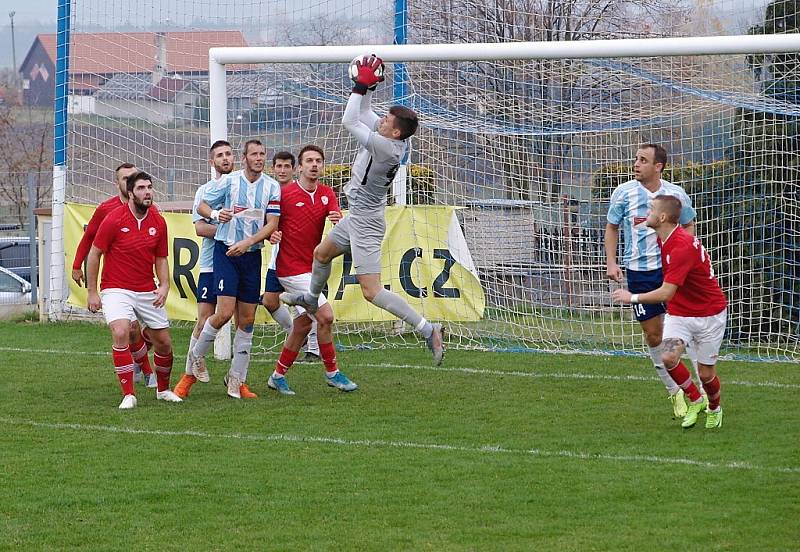 Z divizního fotbalového utkání Poříčany - Ostrá (1:1, PK 7:6)