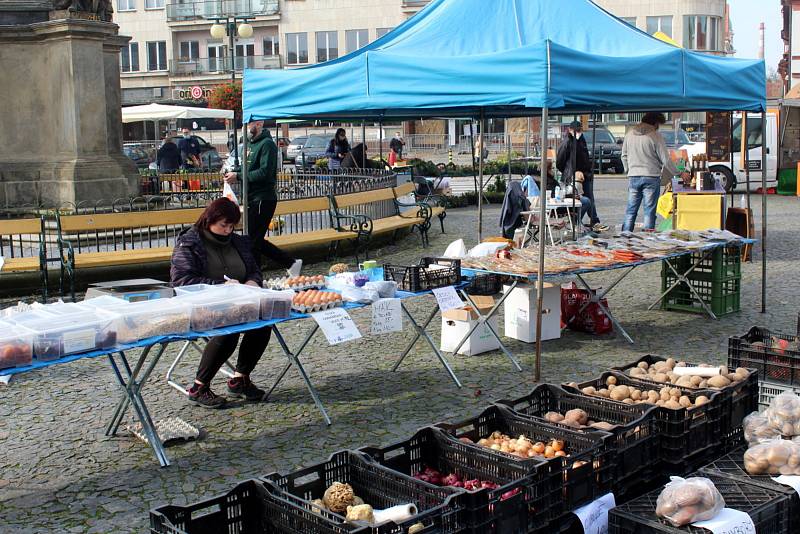 Farmářské trhy na náměstí Přemyslovců.