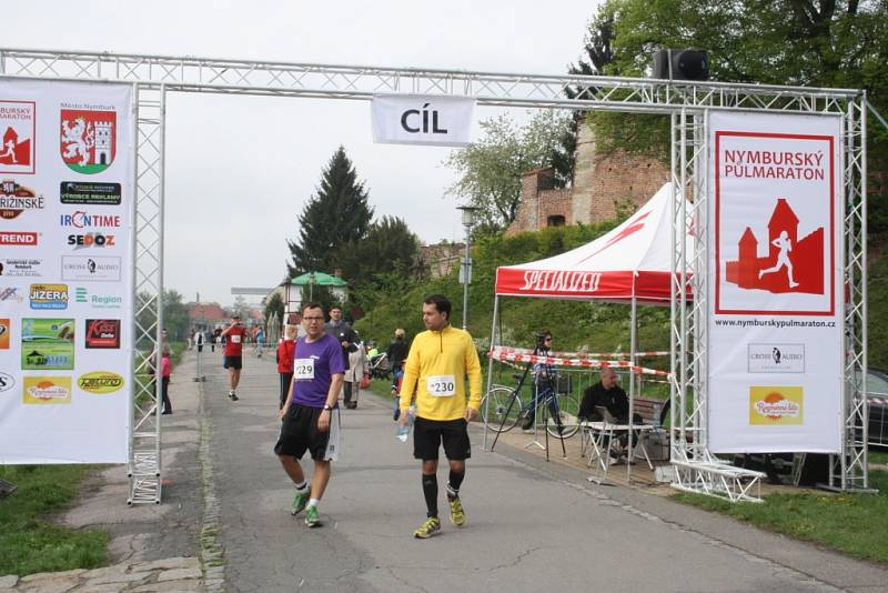 První ročník půlmaratonu a "čtvrtky" v Nymburce.