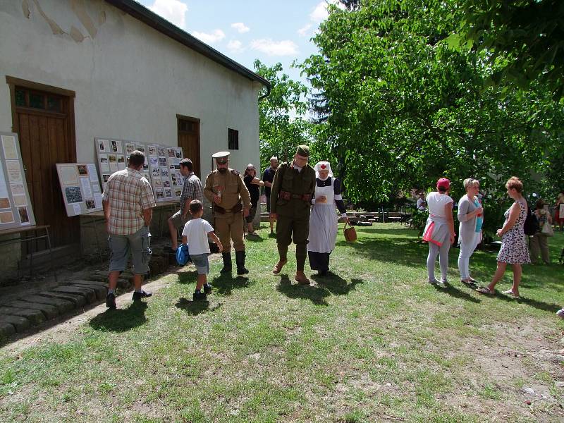 Program začal odpoledne a trval až do večera.