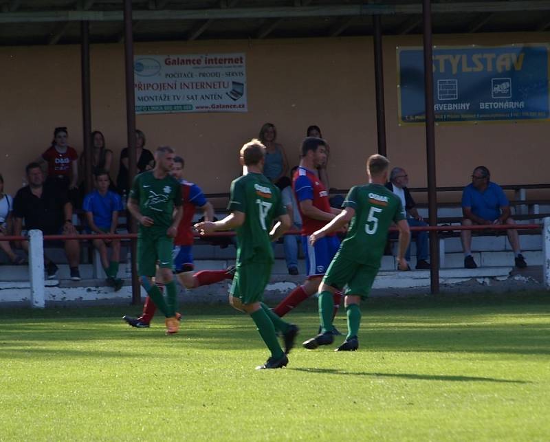 Z fotbalového utkání I.B třídy Městec Králové - Semice (0:0)