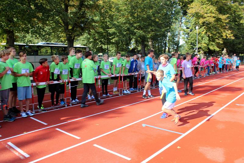 Vítězem se stala štafeta Základní školy TGM, která zvládla maratonskou trať v čase pod dvě hodiny.