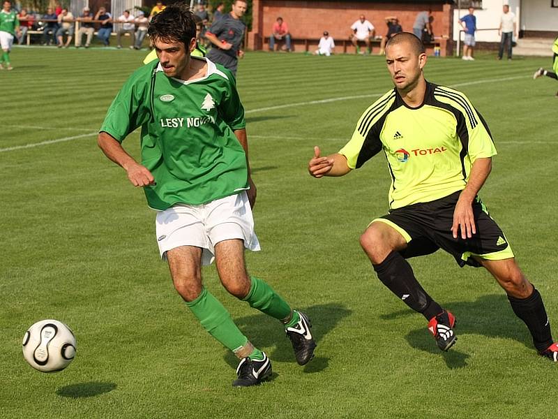 Ze zápasu I.A třídy Sokoleč - Kouřim (1:3).