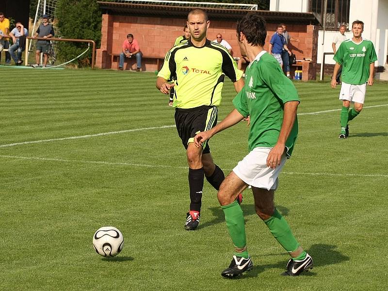 Ze zápasu I.A třídy Sokoleč - Kouřim (1:3).