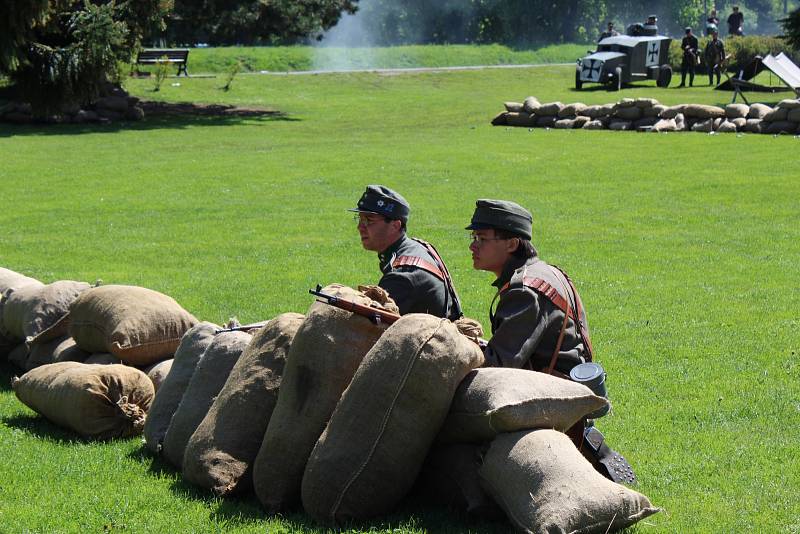 Členové klubů vojenské historie a legionářské obce z celé České republiky připomněli pod nymburskými hradbami události z července roku 1917.