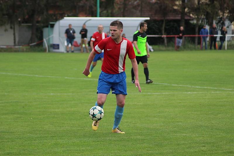 Z fotbalového utkání I.B třídy Pátek - Městec Králové (4:1)