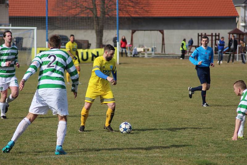 Z fotbalového utkání krajského přeboru Vykáň - Lhota (2:0)