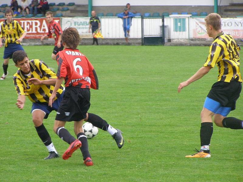 Z fotbalového utkání krajského přeboru mladšího dorostu Polaban Nymburk - Kutná Hora (5:0)