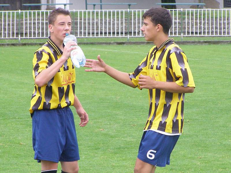 Z fotbalového utkání krajského přeboru mladšího dorostu Polaban Nymburk - Kutná Hora (5:0)