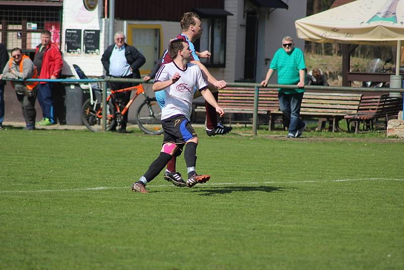 Z fotbalového utkání okresního přeboru Slovan Poděbrady - Jíkev (3:0)