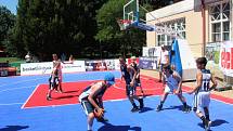 Mezinárodní turnaj v basketu tři na tři se hrál na poděbradské kolonádě.