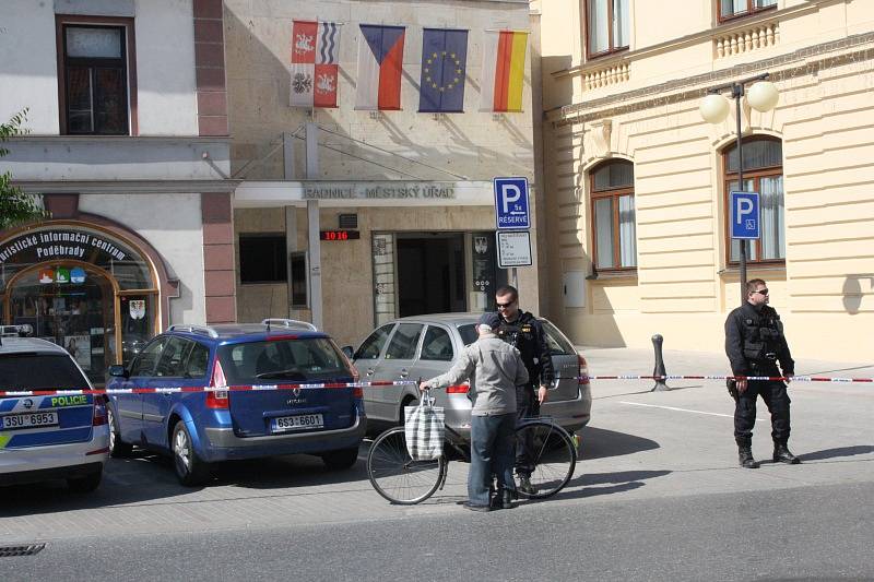 Hrozba anonyma vyklidila radnici v Poděbradech