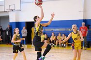 Z basketbalového utkání extraligy starších žákyň Slovanka - Sadská (39:54)