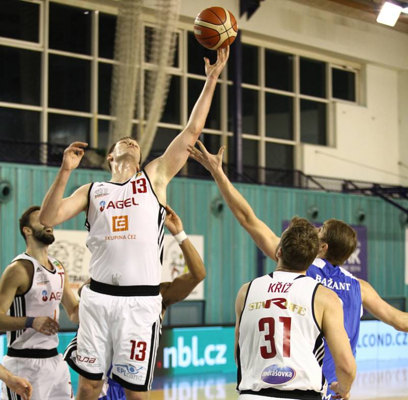 Basketbalisté Nymburka smetli v dalším zápase nejvyšší soutěže tým Ostravy.