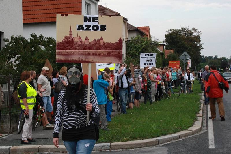 Demonstrace proti zinkovně AZOS na Zálabí.