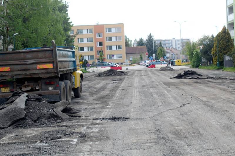 Začínající práce na třetí etapě v Růžové a Šeříkové.