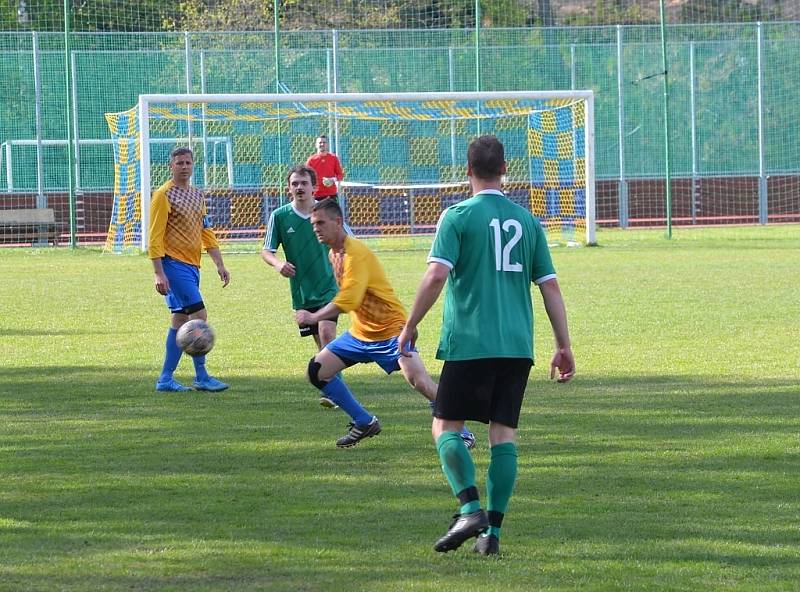 Z fotbalového utkání okresního přeboru Všejany - Třebestovice (3:2)