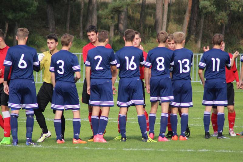 Starší dorostenci Ostré zdolali snadno Králův Dvůr 3:0. Všechny góly padly v prvním poločase