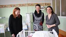 Nymburská porodnice získala od Nadace Křižovatka nové monitory dechu pro novorozence. Financovala je nymburská společnost Magna.