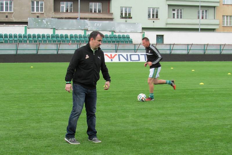 PRVOLIGOVÝ TRENÉR. Miroslav Dolejš se cítil na stadionu pražských Bohemians 1905 jako ryba ve vodě. A nebál se ani poradit trenérovi Romanu Pivarníkovi