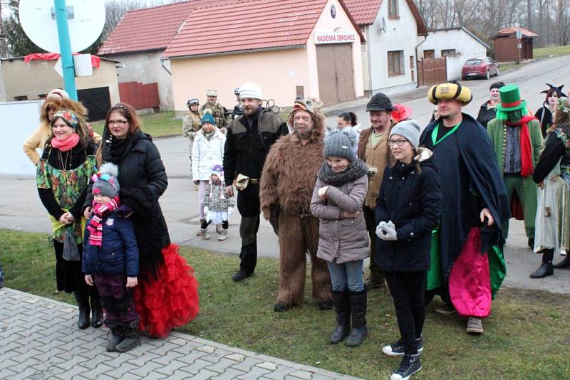 Masopustní průvod prošel Dobšicemi.