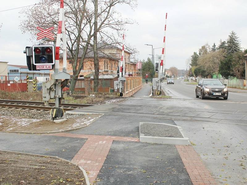 Nebezpečný úsek pro chodce a cyklisty u pivovaru v Nymburce prošel proměnou.