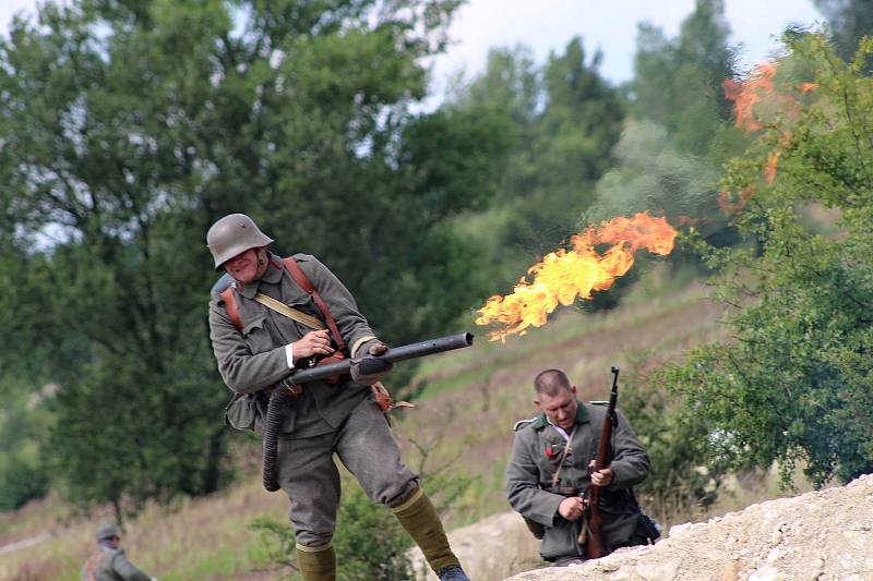 Rekonstrukce bitvy u Zborova v Milovicích.