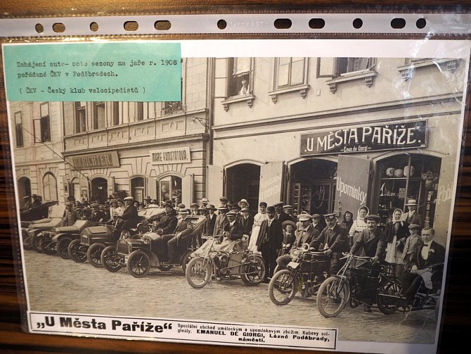V Turistickém a informačním centru na Jiřího náměstí v Poděbradech byla otevřena výstava téměř dvou stovek snímků připomínající tradiční jarní zahájení motocyklové sezóny spanilou jízdou Praha - Poděbrady.