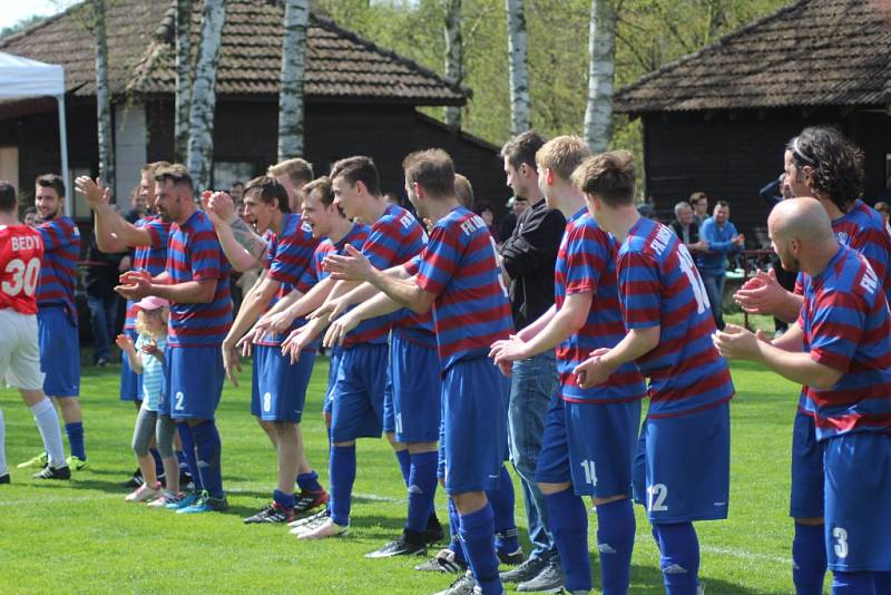 Z fotbalového utkání I.B třídy Loučeň - Pátek (4:0)