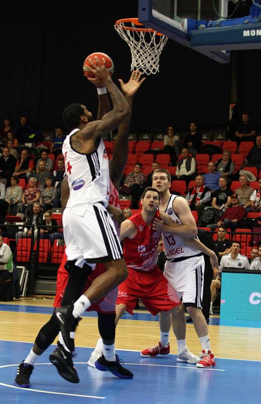 Basketbalisté Nymburka porazili v posledním domácím zápase Ligy mistrů španělskou  Fuenlabradu.