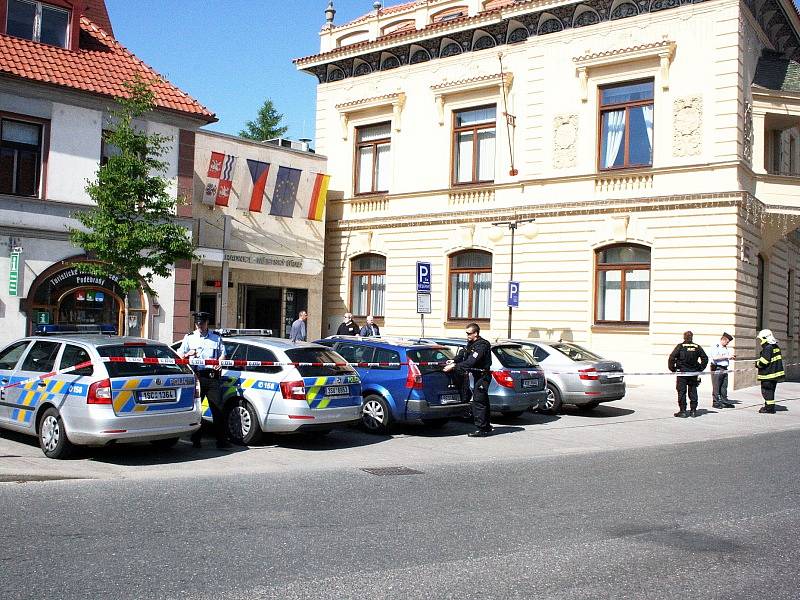 Hrozba anonyma vyklidila radnici v Poděbradech