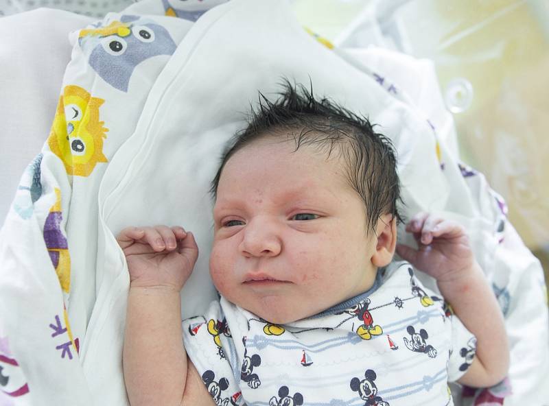 5.Filip Ouředník se narodil v nymburské porodnici 9. října 2021 ve 14:18 hodin s váhou 3820 g a mírou 49 cm. Prvorozený chlapeček bude bydlet v Žabonosech s maminkou Michaelou a tatínkem Petrem.
