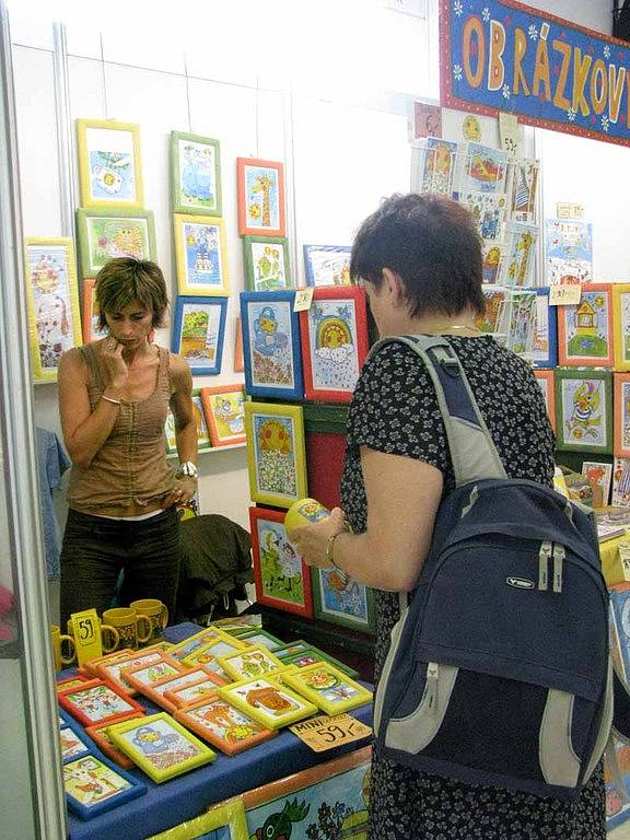 V Lysé nad Labem začal Knižní veletrh spolu s výstavou Domov a teplo a akcí Čtyři dny se záchranáři.