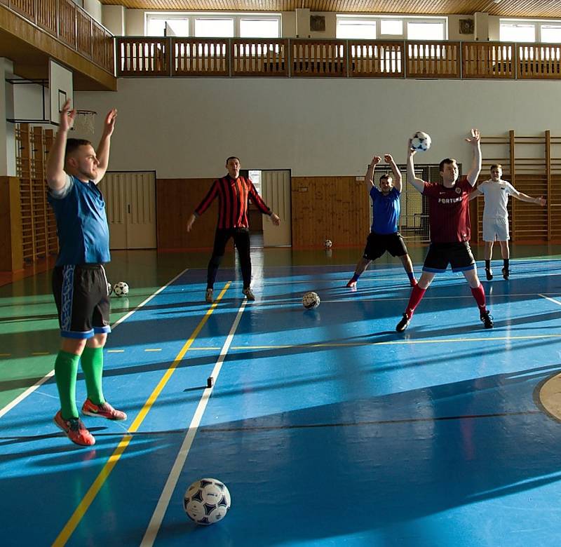 SOUSTŘEDĚNÍ. Fotbalisté Slovče, účastník třetí třídy, si vyzkoušeli, jaké to je být profesionálním fotbalistou a zažili náročný tréninkový dril na horách.      č