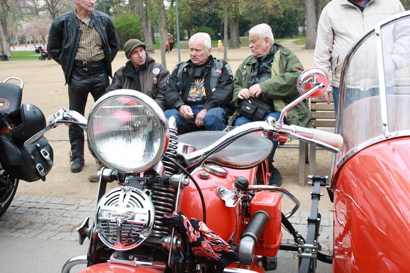 Zahájení motorkářské sezony v Poděbradech.