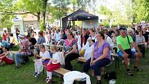 Folklorní festival se letos uskutečnil pod vodárenskou věží v Nymburce.