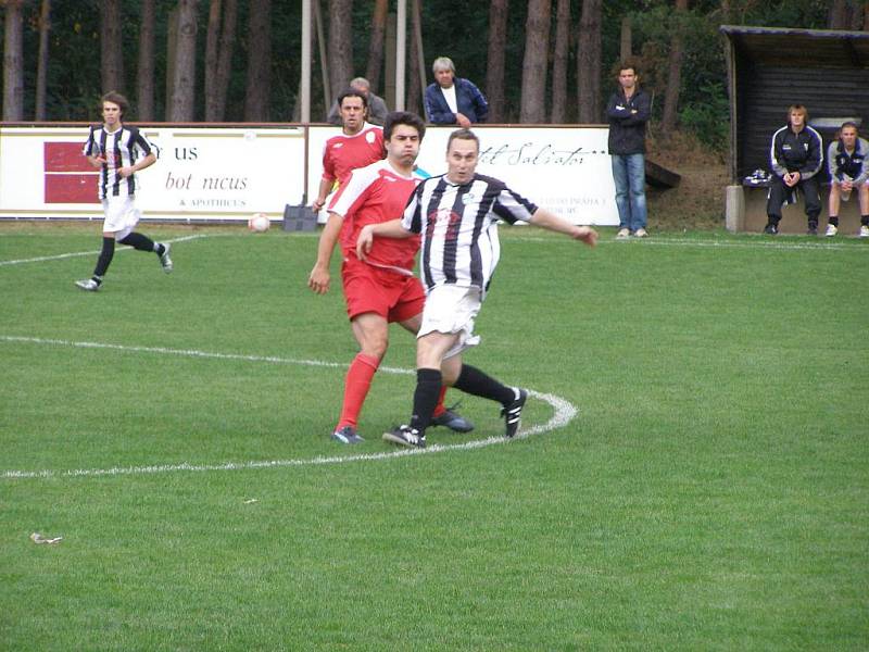 Z fotbalového derby I.B třídy Ostrá - Milovice (2:0)